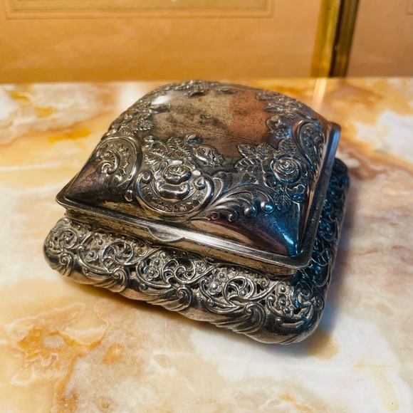 Vintage Wilcox Silver-plated Art Nouveau style Hinged Lid Trinket Jewelry Box - Picture 2 of 11